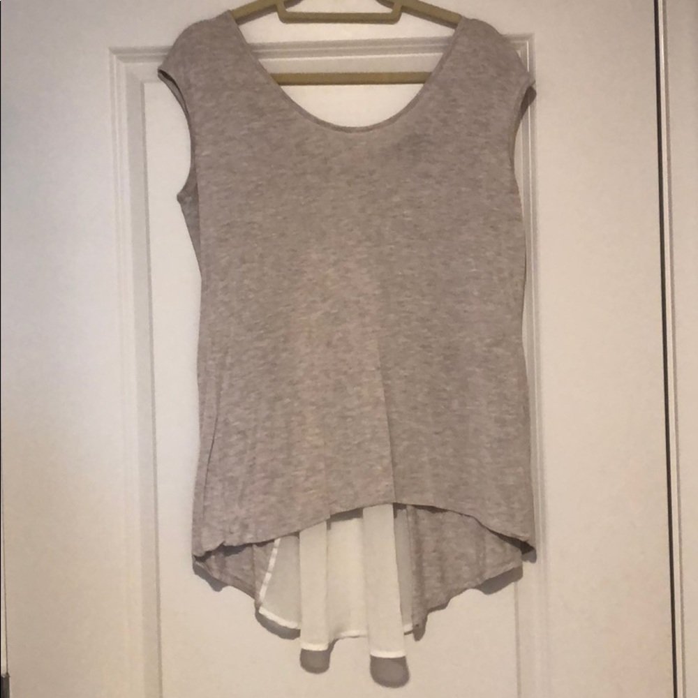 Short sleeve top with hi-low hem